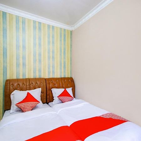 Oyo 3389 Sonya Homestay Syariah Tebing Tinggi Exterior photo