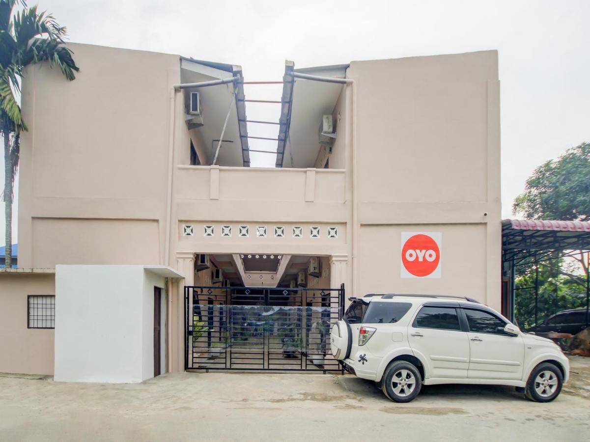 Oyo 3389 Sonya Homestay Syariah Tebing Tinggi Exterior photo