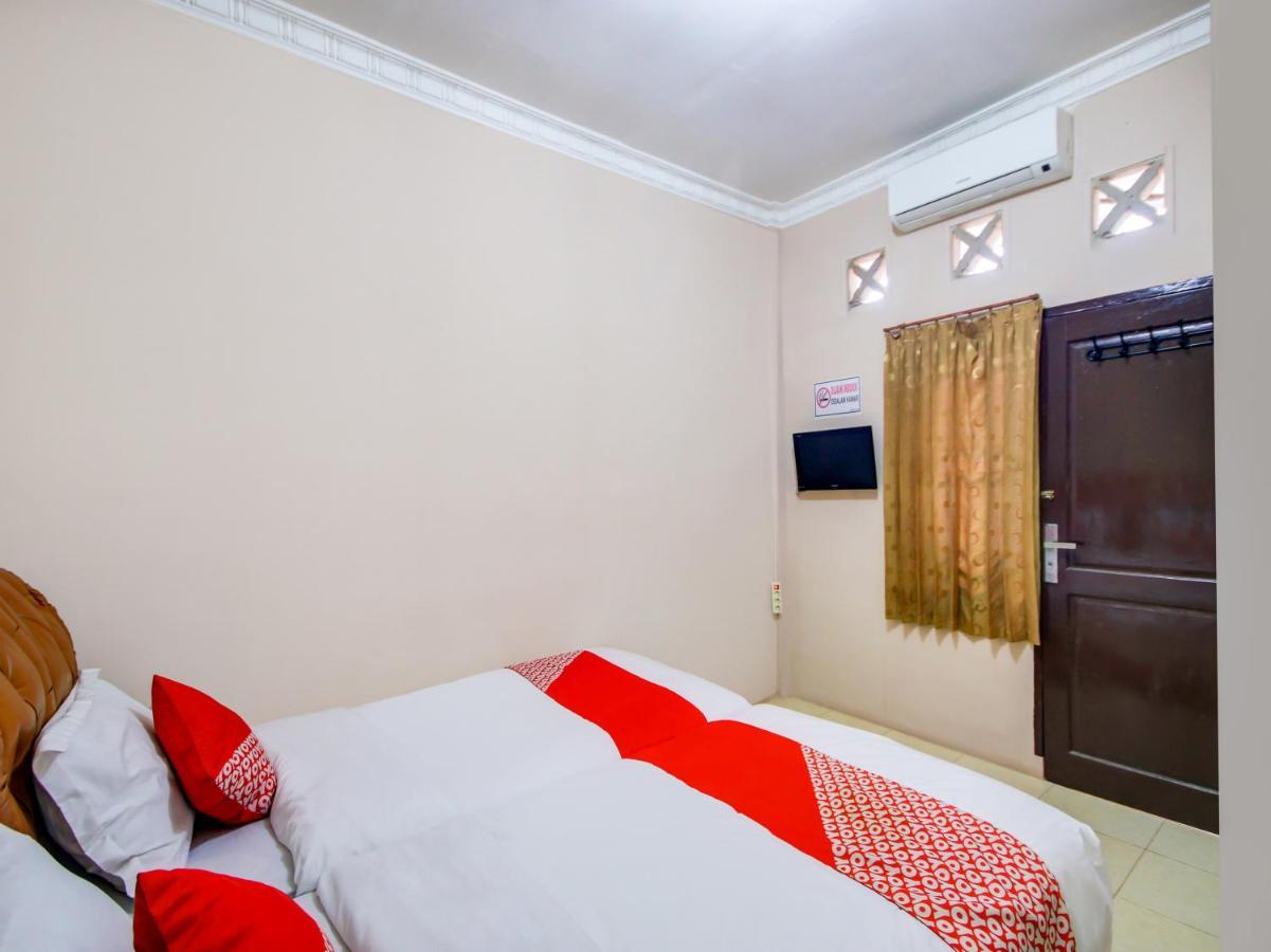 Oyo 3389 Sonya Homestay Syariah Tebing Tinggi Exterior photo