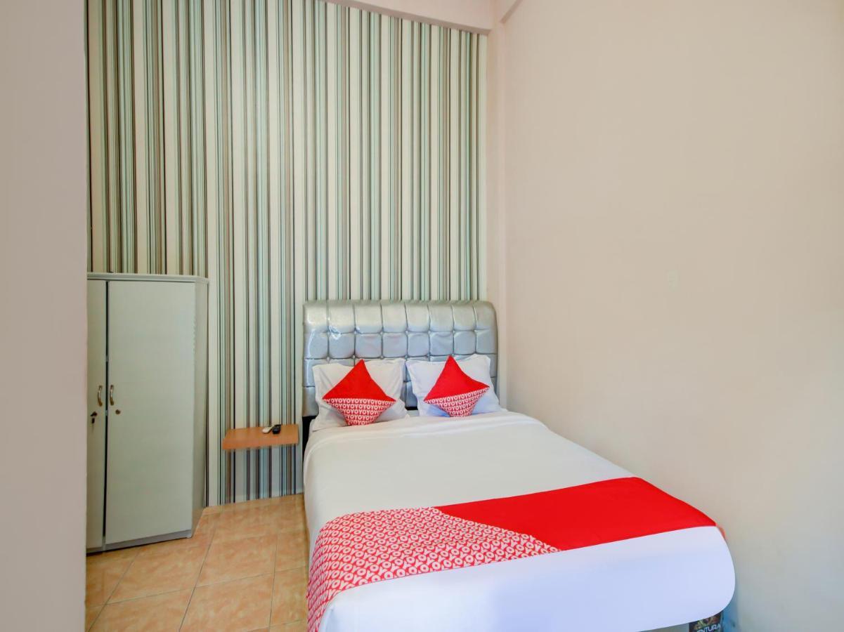 Oyo 3389 Sonya Homestay Syariah Tebing Tinggi Exterior photo