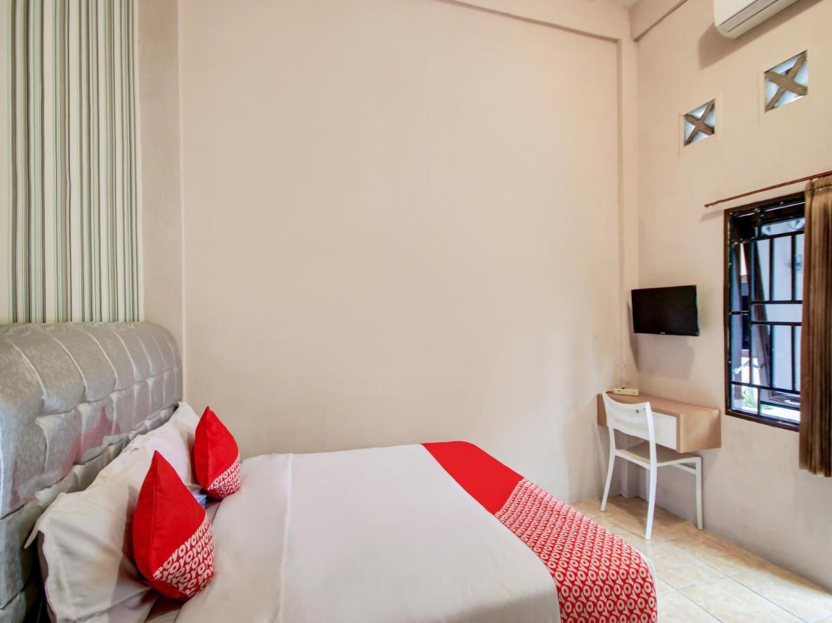 Oyo 3389 Sonya Homestay Syariah Tebing Tinggi Exterior photo