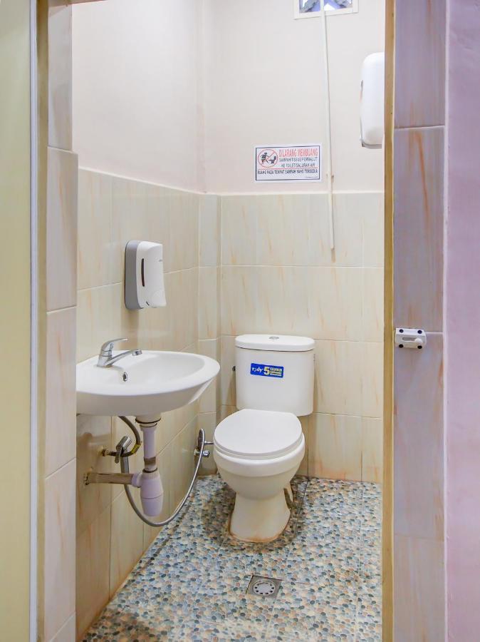 Oyo 3389 Sonya Homestay Syariah Tebing Tinggi Exterior photo
